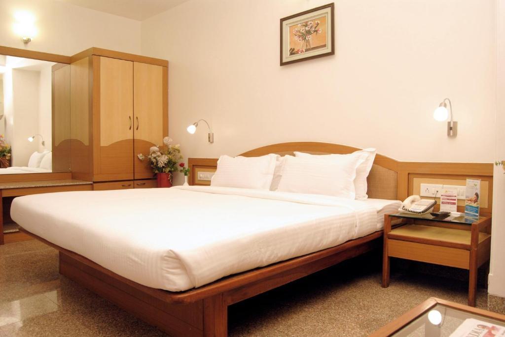 The Ambience Hotel Pune Habitación foto